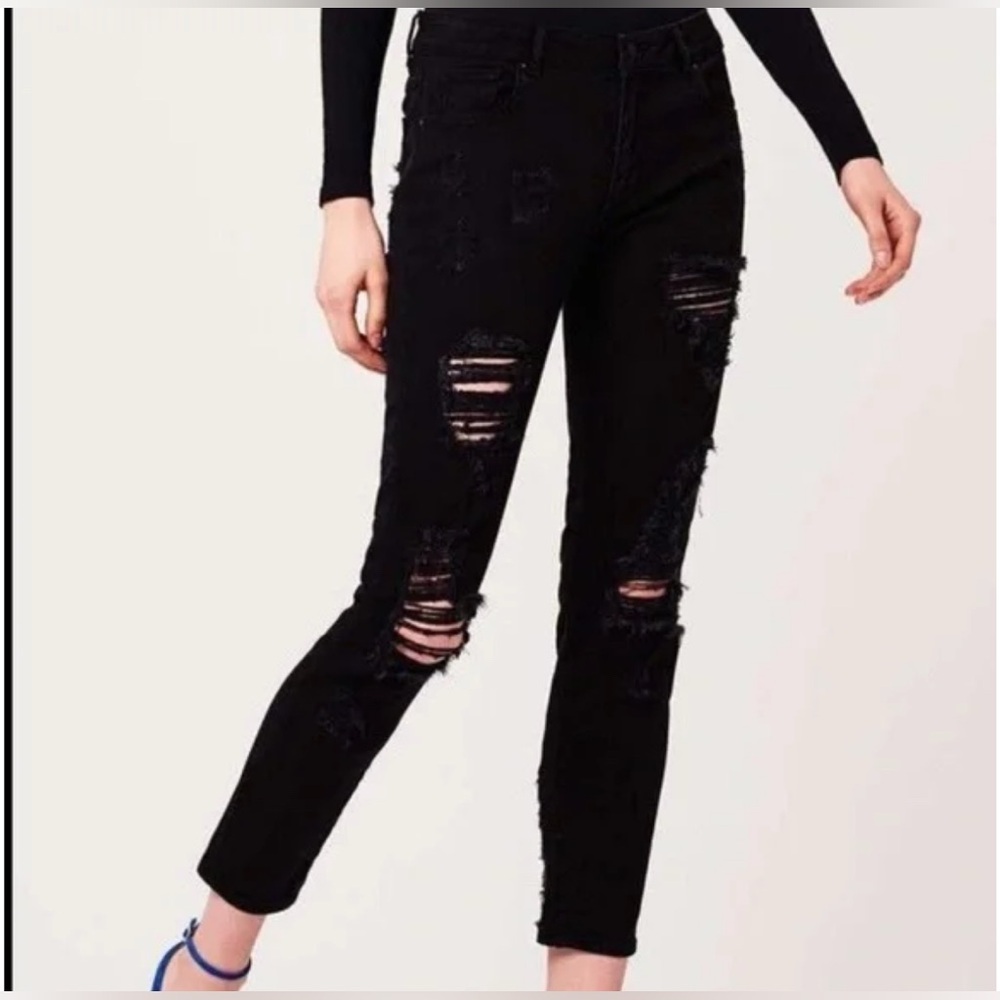 DL1961 Davis Girlfriend Jeans
Black distressed denim